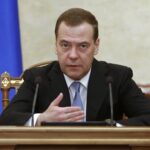 Медведев потребовал пересчитать доходы бедных medvedev-bednost