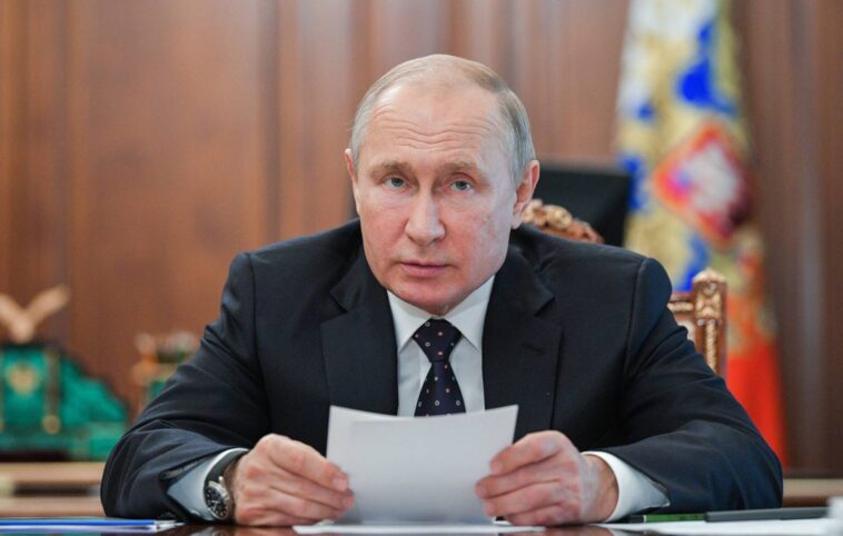 Путин поручил обеспечить семьи с низкими доходами жильем без передачи в собственность President-Putin