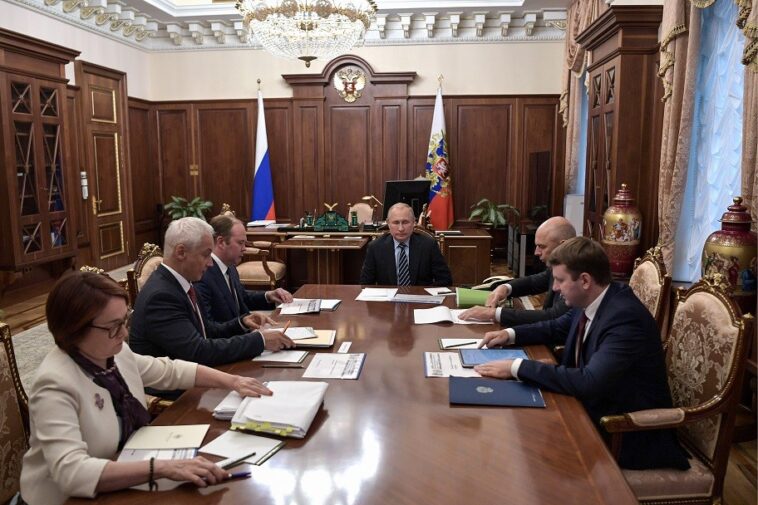Путин заявил о беспокойстве ситуацией с доходами населения