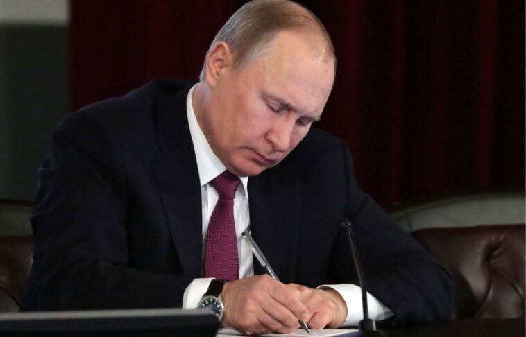 Путин подписал закон об усилении контроля за оборотом наличных zakon-putin
